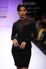 Model walk the ramp for Komal Sood, Pernia Qureshi show at Lakme Fashion Week Day 2 on 4th Aug 2012 (157).JPG